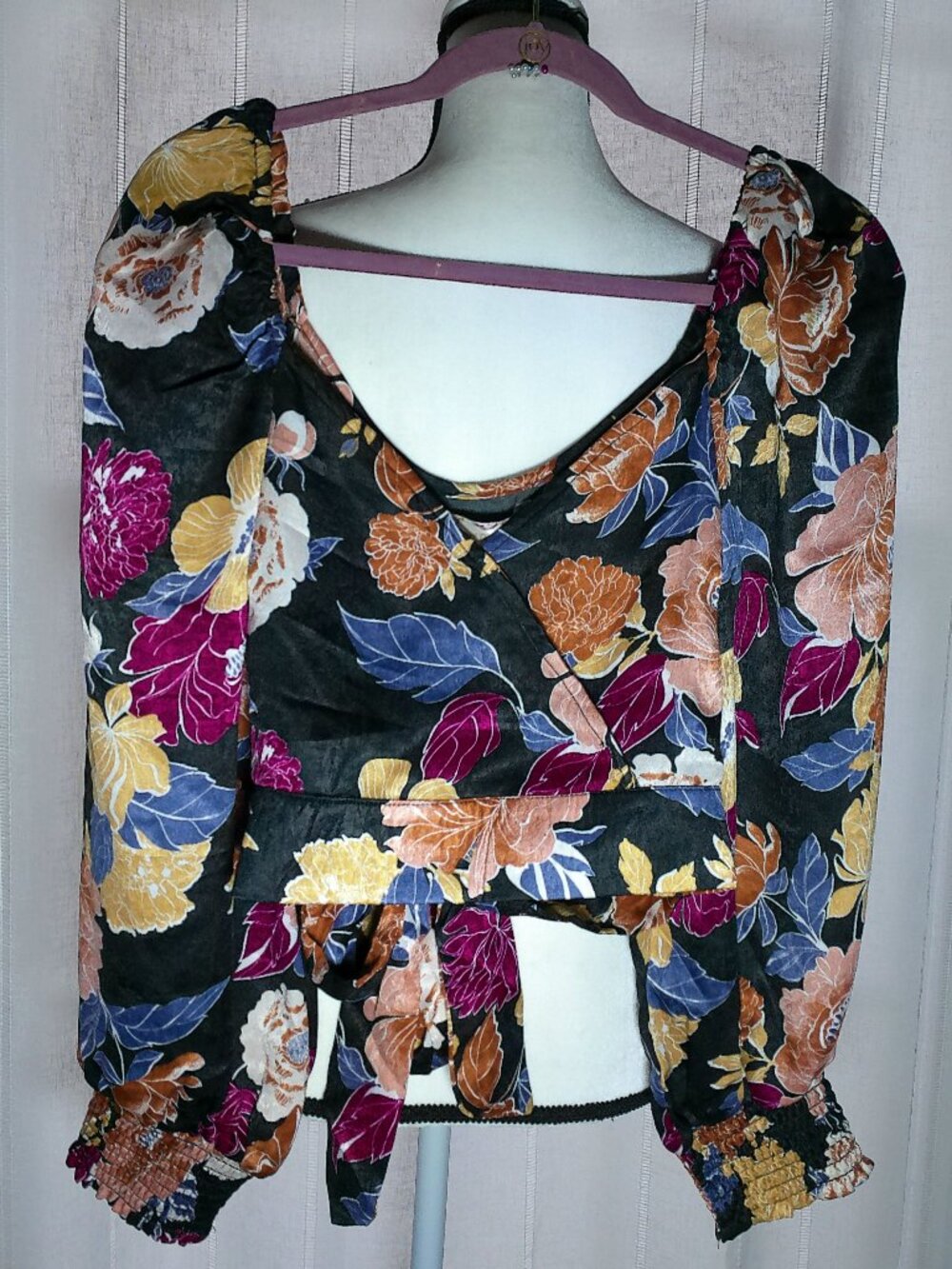 BAND OF THE FREE Crop Blouse w/Belt V-Neck Black Floral NWT M